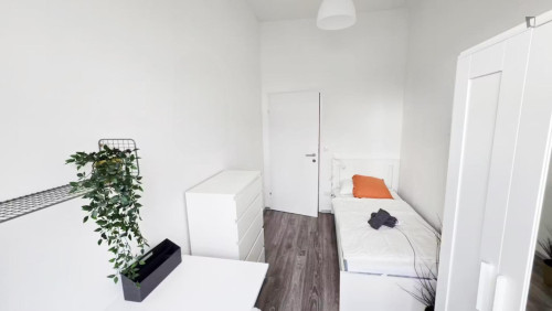 Cozy single bedroom near the Währinger Straße-Volksoper subway station