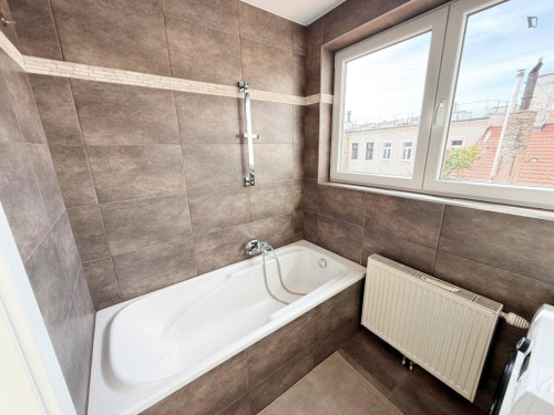 Bright double bedroom in Hernals
