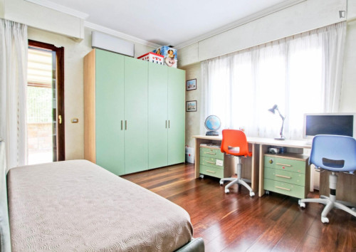 Cozy Bedroom in a 3-Bedroom Apartment in Rome