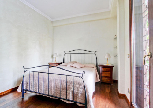 Bedroom in a 3-Bedroom Apartment in Rome