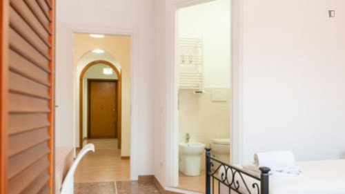 Welcoming 2-bedroom flat in Prati  - Gallery -  5