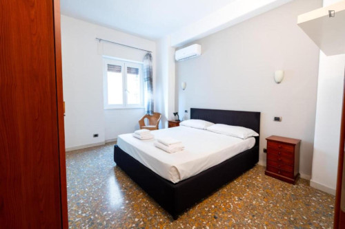 Inviting 2-bedroom flat near the Porta Furba subway station
