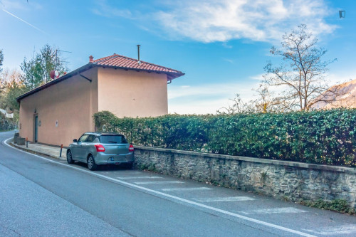 Inviting 2-bedroom flat near the Varenna Train Station