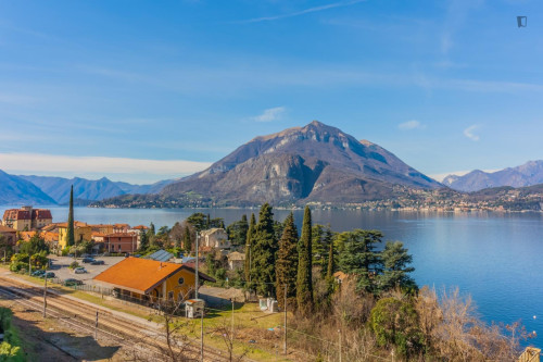 Inviting 2-bedroom flat near the Varenna Train Station