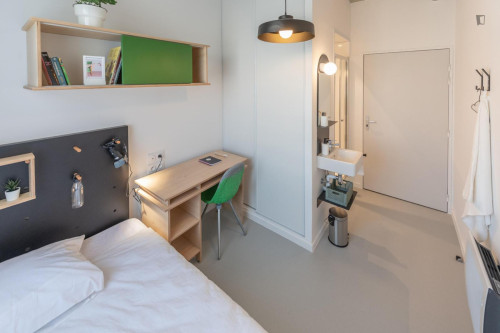 Cozy single bedroom in a shared flat in a residence, in Noisy-le-Grand