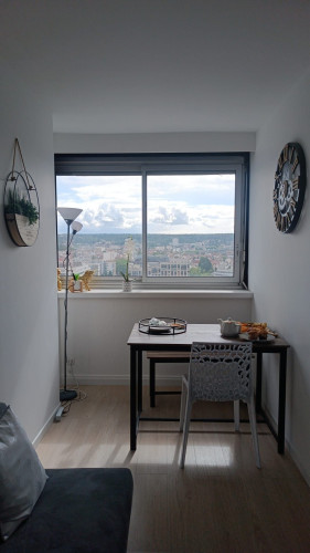 Bright Room in Female Shared Apartment - Gallery - 6