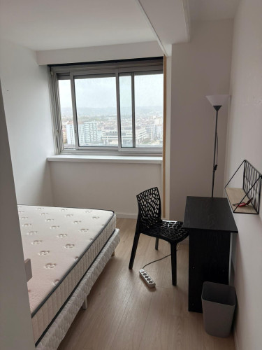 Bright Room in Female Shared Apartment - Rooms