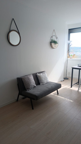 Bright Room in Female Shared Apartment