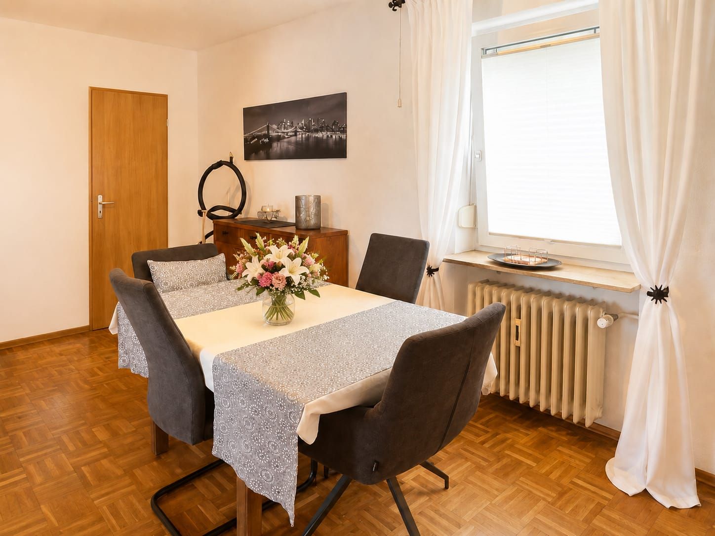  Stylish Business Shared Apartment With 3 Lockable Rooms, Conservatory, Keyless Access And Home Offic  -  Stylish business shared apartment with 3 lockable rooms, conservatory, keyless access and home office in Friedrichshafen  - Gallery -  22