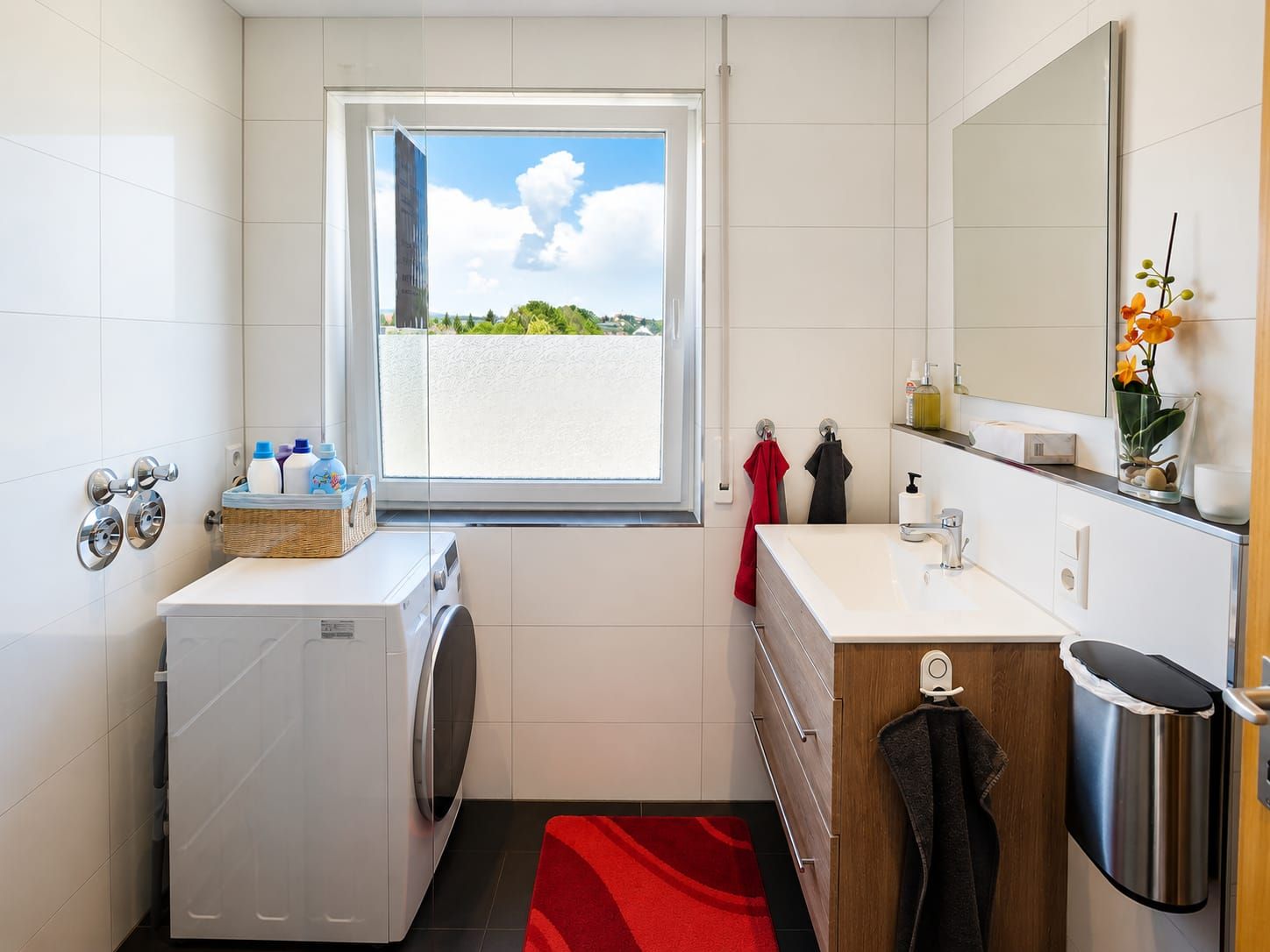  Stylish Business Shared Apartment With 3 Lockable Rooms, Conservatory, Keyless Access And Home Offic  -  Stylish business shared apartment with 3 lockable rooms, conservatory, keyless access and home office in Friedrichshafen  - Gallery -  15