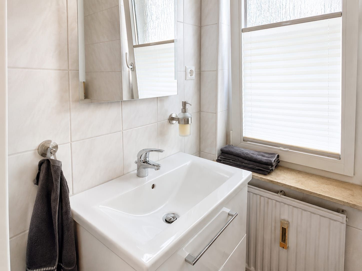  Stylish Business Shared Apartment With 3 Lockable Rooms, Conservatory, Keyless Access And Home Offic  -  Stylish business shared apartment with 3 lockable rooms, conservatory, keyless access and home office in Friedrichshafen  - Gallery -  12