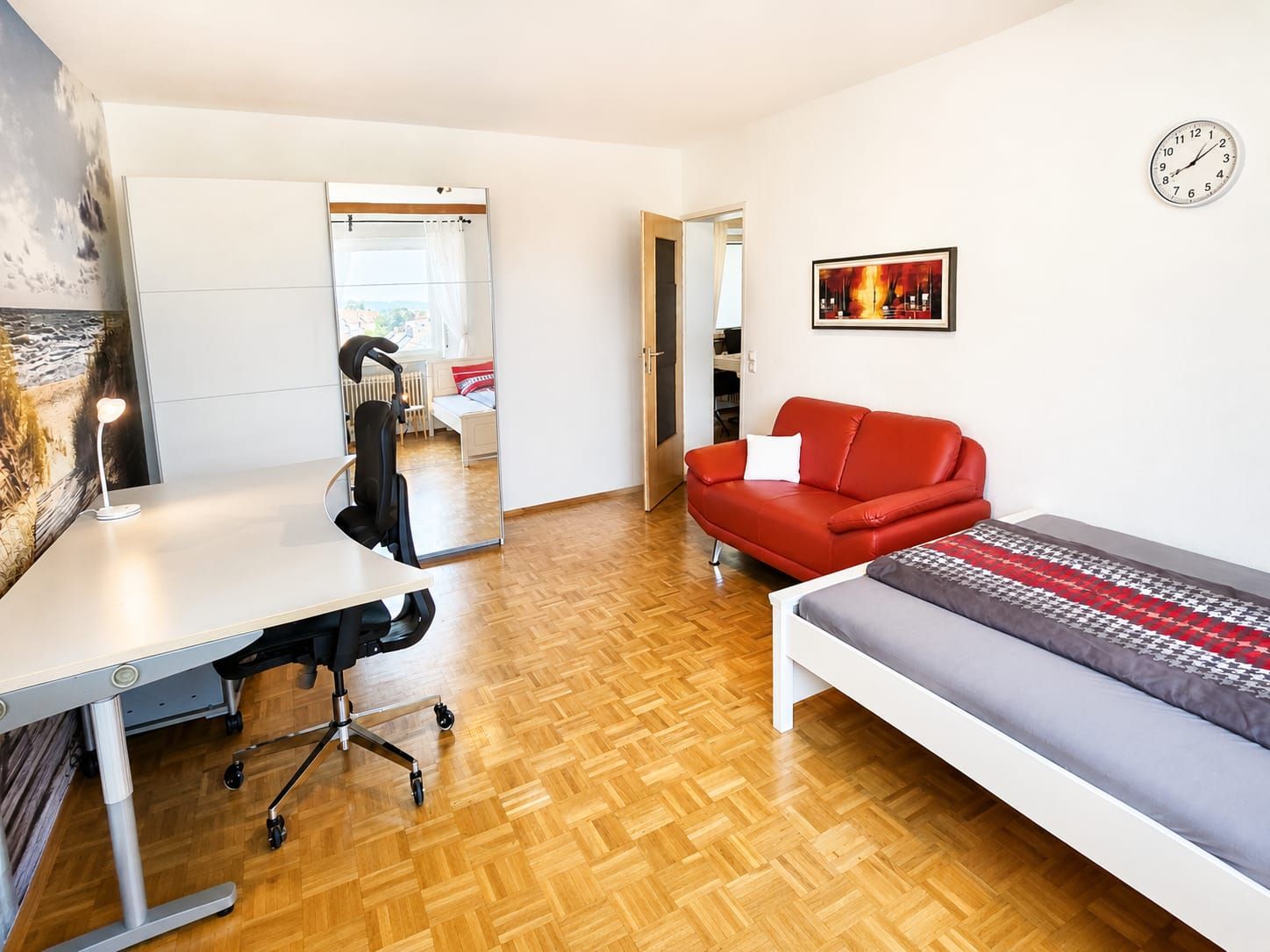  Stylish Business Shared Apartment With 3 Lockable Rooms, Conservatory, Keyless Access And Home Offic  -  Stylish business shared apartment with 3 lockable rooms, conservatory, keyless access and home office in Friedrichshafen  - Gallery -  26
