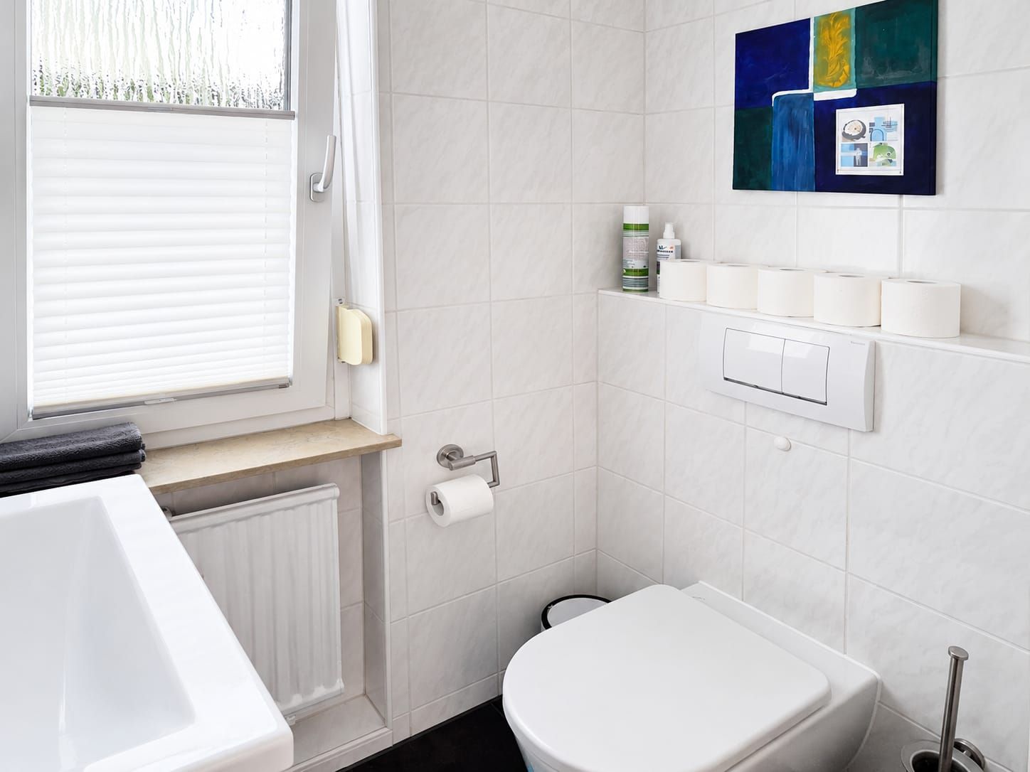  Stylish Business Shared Apartment With 3 Lockable Rooms, Conservatory, Keyless Access And Home Offic  -  Stylish business shared apartment with 3 lockable rooms, conservatory, keyless access and home office in Friedrichshafen  - Gallery -  11