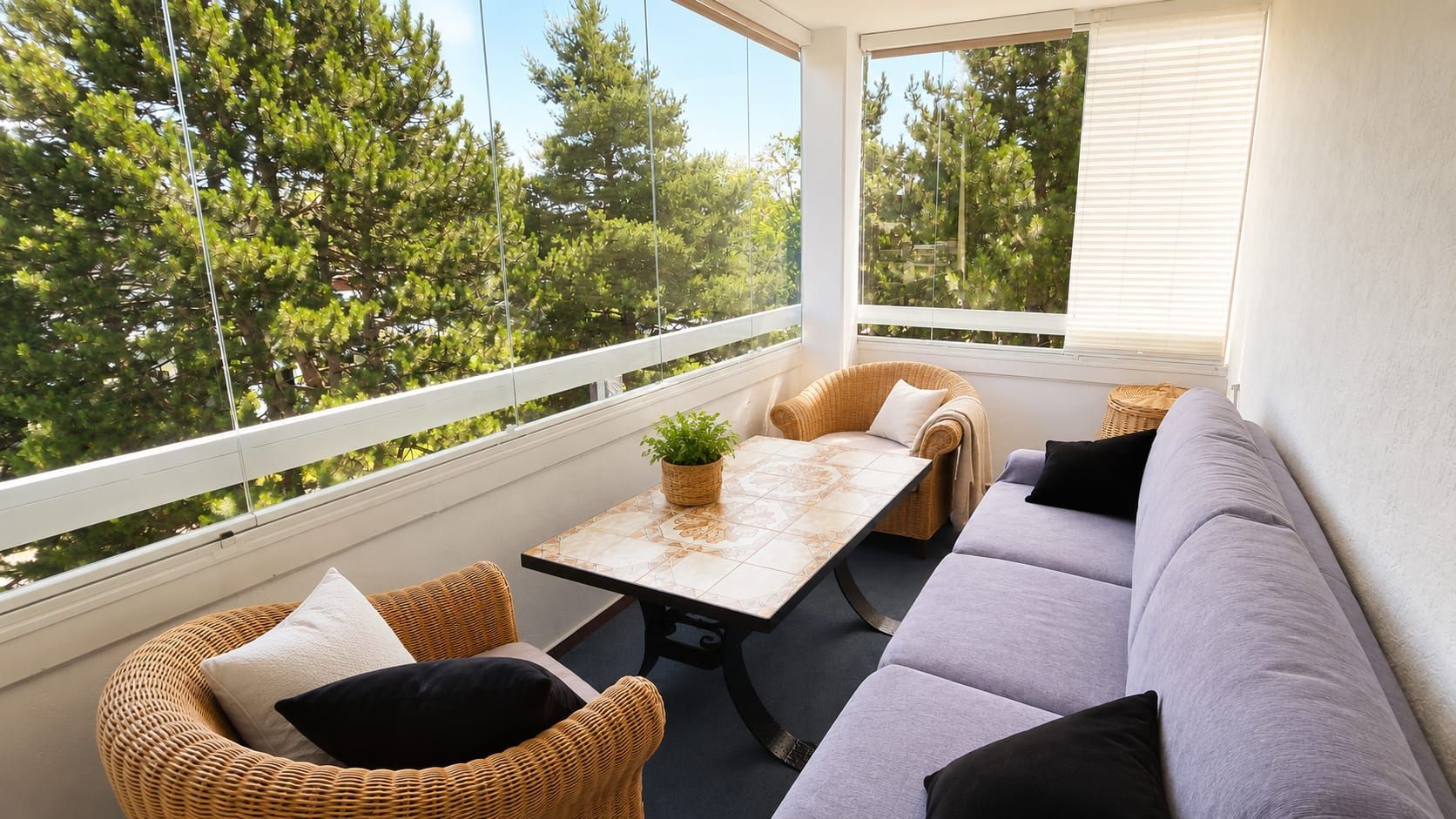  Stylish Business Shared Apartment With 3 Lockable Rooms, Conservatory, Keyless Access And Home Offic  -  Stylish business shared apartment with 3 lockable rooms, conservatory, keyless access and home office in Friedrichshafen  - Gallery -  25
