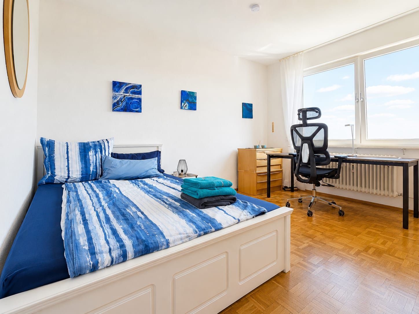  Stylish Business Shared Apartment With 3 Lockable Rooms, Conservatory, Keyless Access And Home Offic  -  Stylish business shared apartment with 3 lockable rooms, conservatory, keyless access and home office in Friedrichshafen  - Gallery -  20