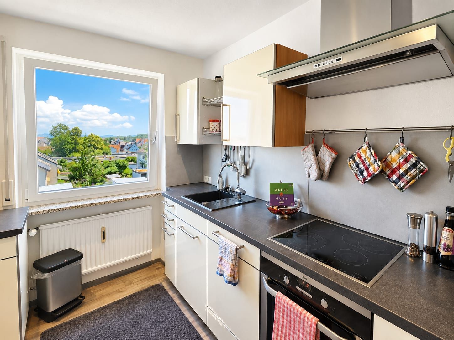  Stylish Business Shared Apartment With 3 Lockable Rooms, Conservatory, Keyless Access And Home Offic  -  Stylish business shared apartment with 3 lockable rooms, conservatory, keyless access and home office in Friedrichshafen  - Gallery -  9