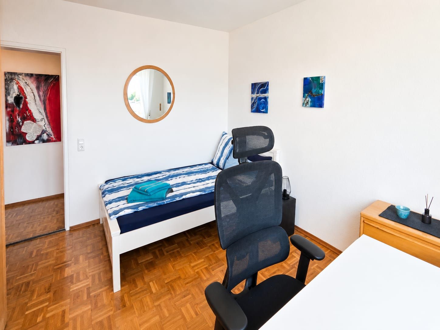  Stylish Business Shared Apartment With 3 Lockable Rooms, Conservatory, Keyless Access And Home Offic  -  Stylish business shared apartment with 3 lockable rooms, conservatory, keyless access and home office in Friedrichshafen  - Gallery -  18