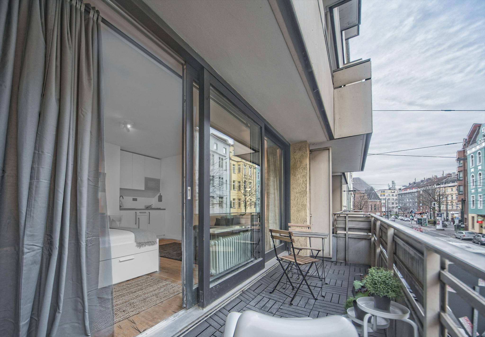  Entire Place  -  Gladbacher Straße, Düsseldorf  - Gallery -  1
