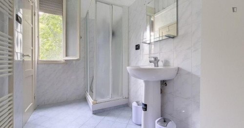 Neat double bedroom near Parco della Resistenza - Gallery - 7