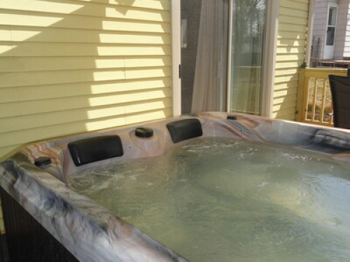 Outdoor Hottub, Cozy king bed - Gallery - 13