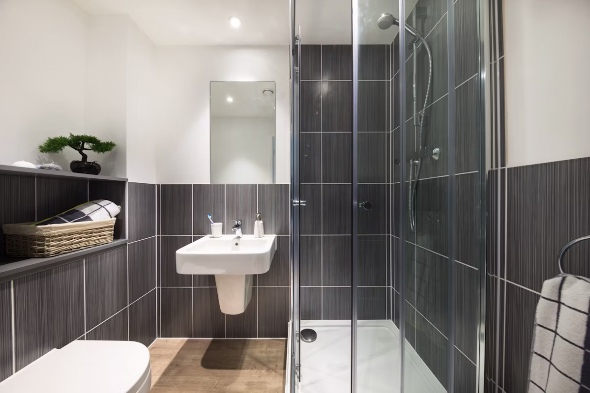 Lumya Leicester - Gallery - 17