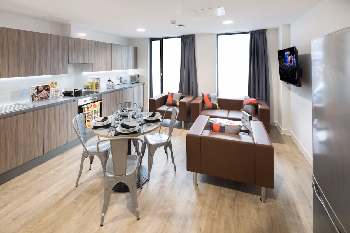 Lumya Leicester - Gallery - 24