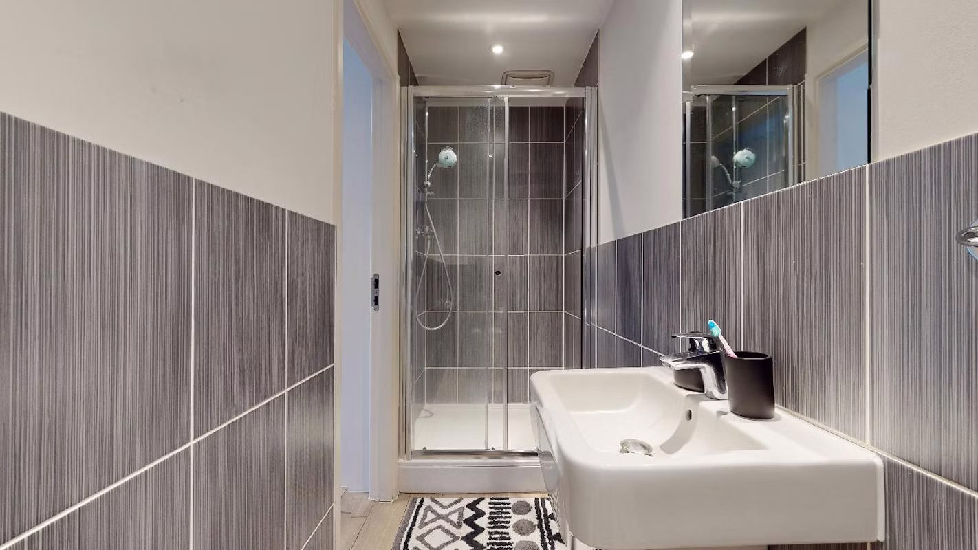 Lumya Leicester - Gallery - 33