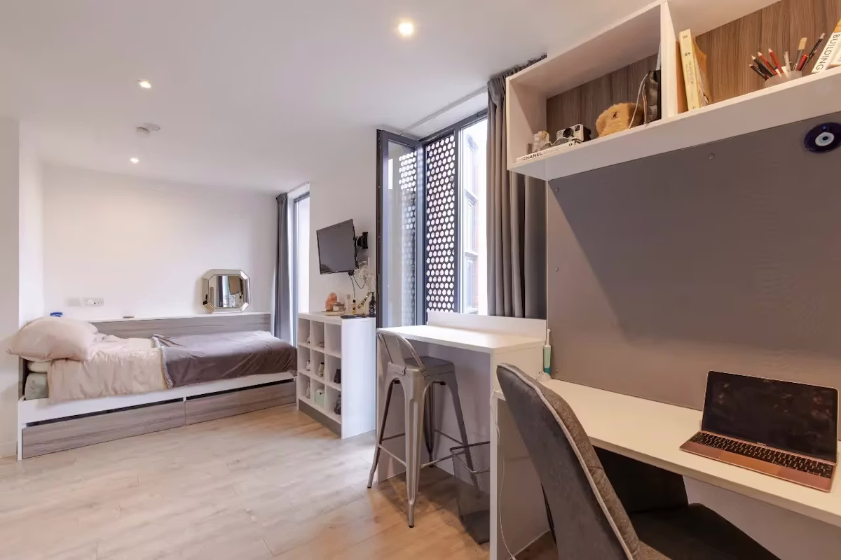 Lumya Leicester - Gallery - 38