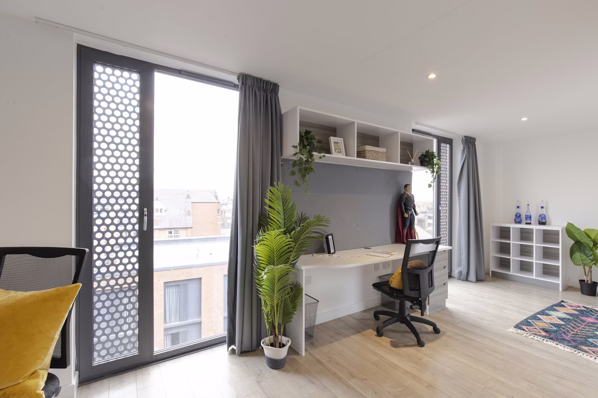 Lumya Leicester - Gallery - 53