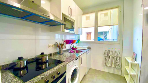 Double bedroom in 5-bedroom apartment near San Mamés metro station