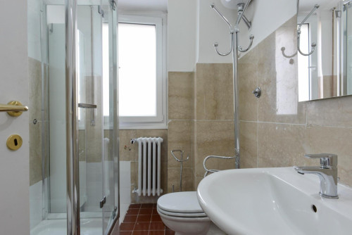 Comfortable double bedroom next to the Quattro Venti train station - Gallery - 6