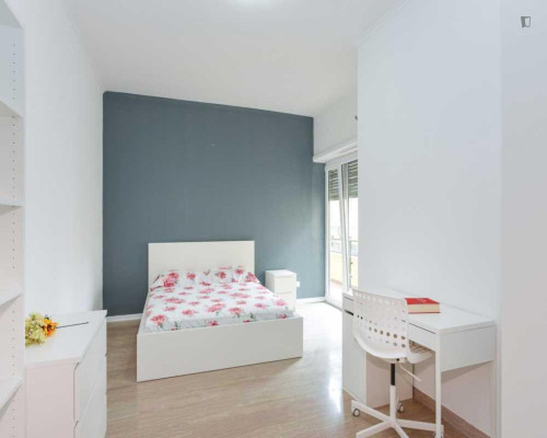 Comfortable double bedroom next to the Quattro Venti train station - Gallery - 2