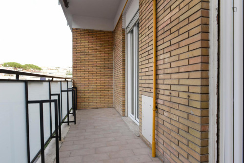 Comfortable double bedroom next to the Quattro Venti train station - Gallery - 9