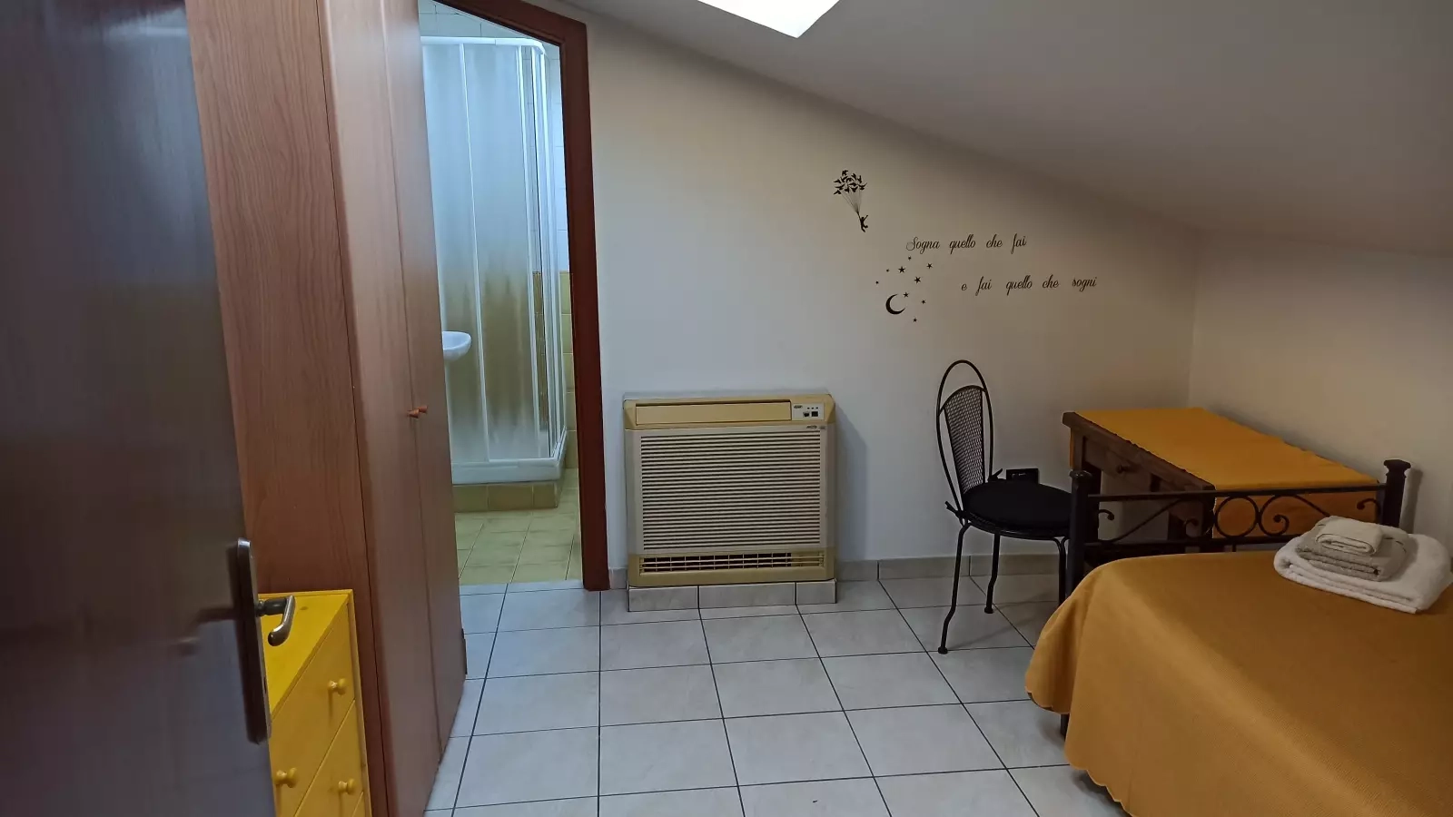 Spacious room with drawers in apartment in Torre Vecchia