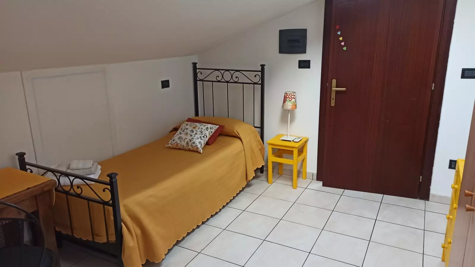 Spacious room with drawers in apartment in Torre Vecchia