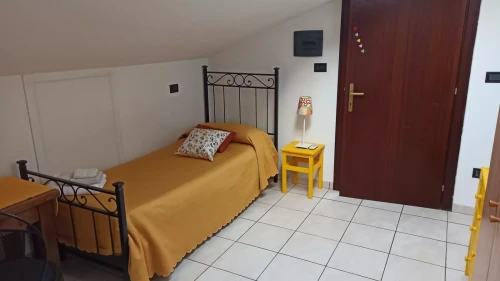 Spacious room with drawers in apartment in Torre Vecchia  - Gallery -  4