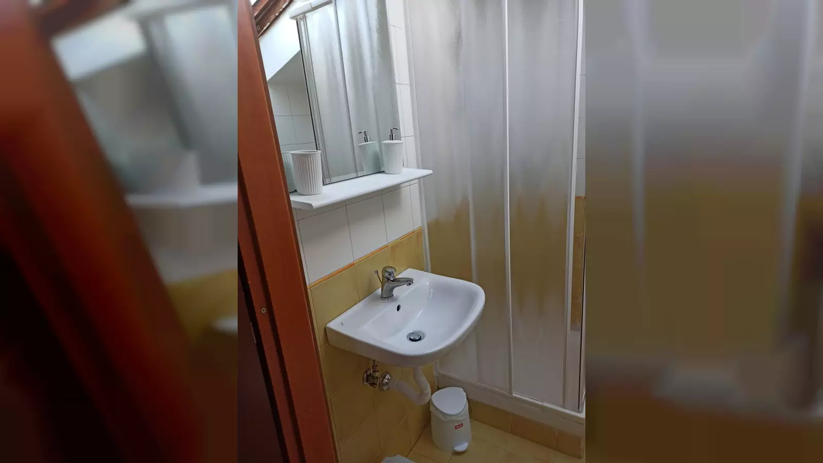  Bedroom 9  -  Spacious room with drawers in apartment in Torre Vecchia  - Gallery -  3