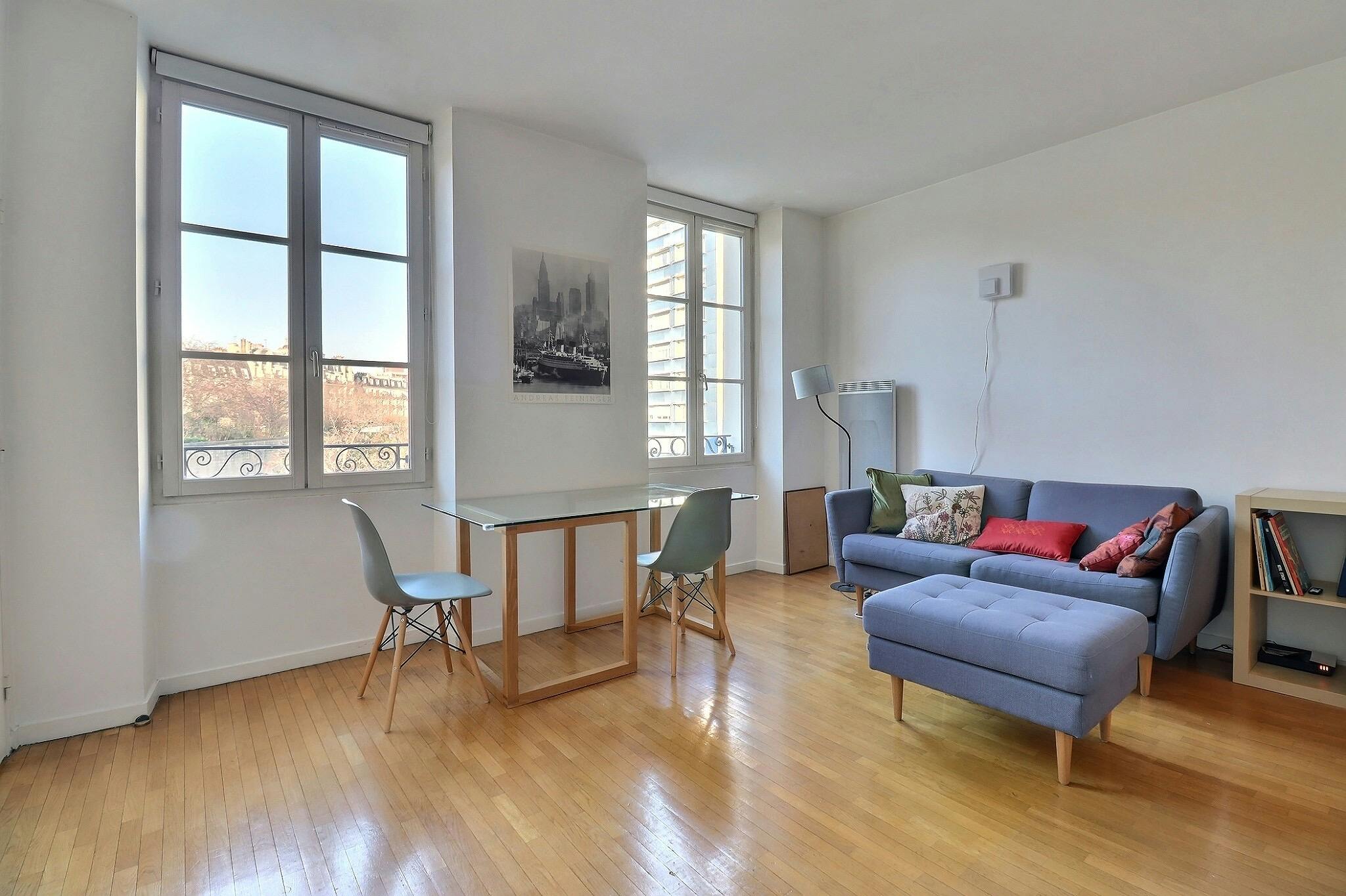  Entire Place  -  Rue Moreau, Paris  - Gallery -  1