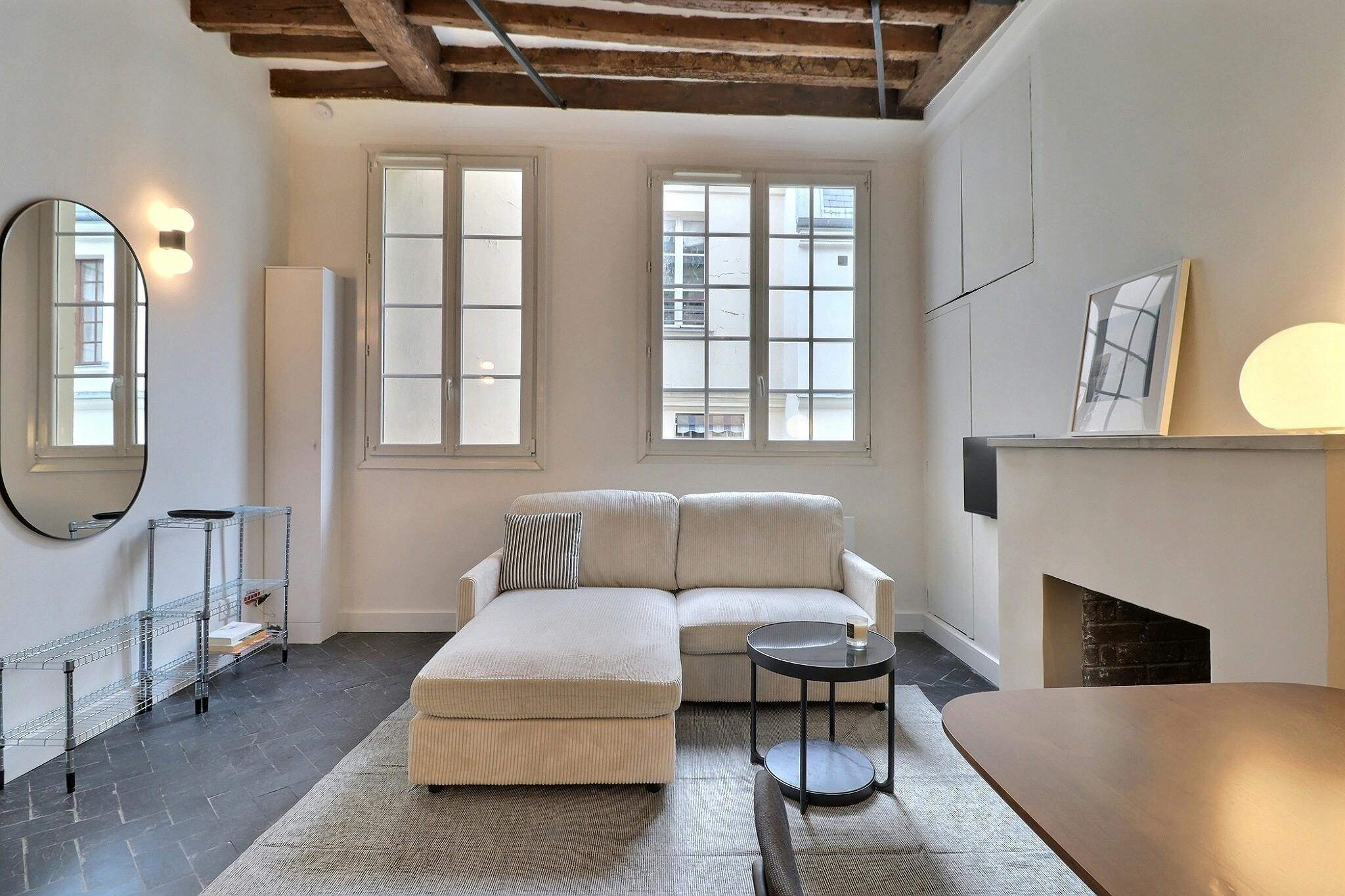  Entire Place  -  Rue Vieille du Temple, Paris  - Gallery -  1