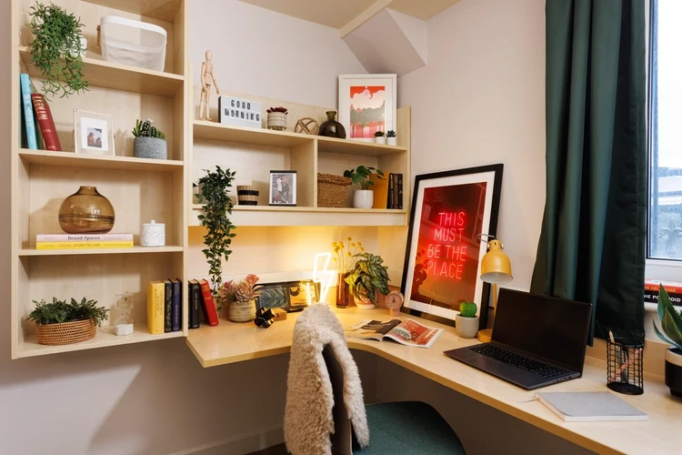  Large Standard Double En-Suite  -  Unite Students Kincardine Court  - Gallery -  1