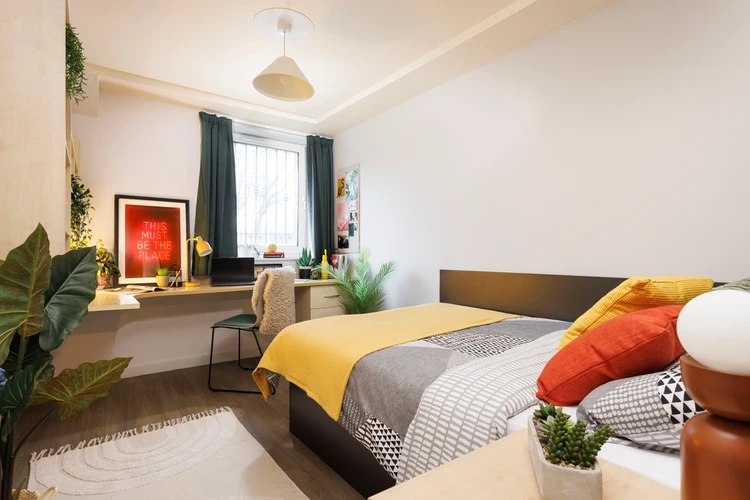  Large Standard Double En-Suite  -  Unite Students Kincardine Court  - Gallery -  3