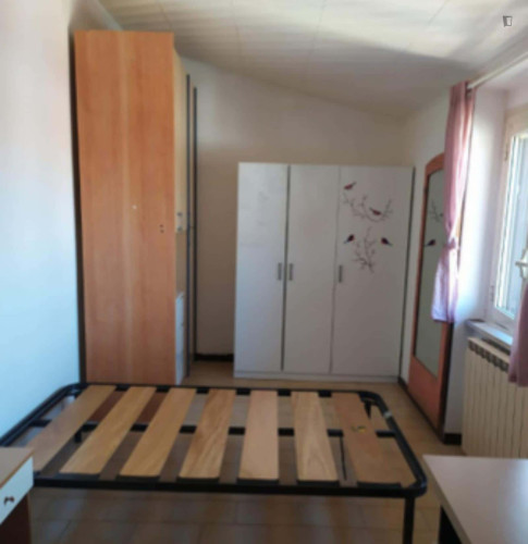 Room in Via Gian Battista Miliani, Roma for 127 m² with 5 bedrooms