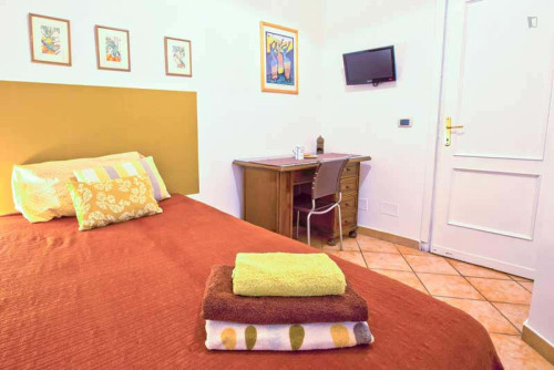 Room in Via Calatafimi, Roma for 103 m² with 4 bedrooms