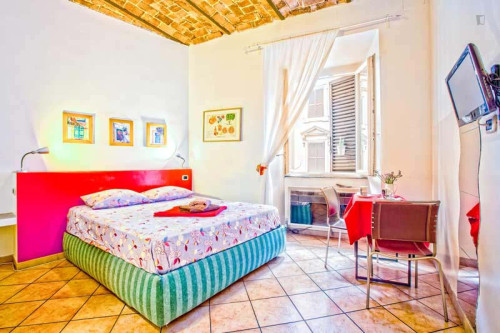 Room in Via Calatafimi, Roma for 103 m² with 4 bedrooms