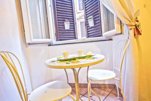 Room in Via Calatafimi, Roma for 103 m² with 4 bedrooms