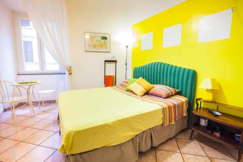 Room in Via Calatafimi, Roma for 103 m² with 4 bedrooms