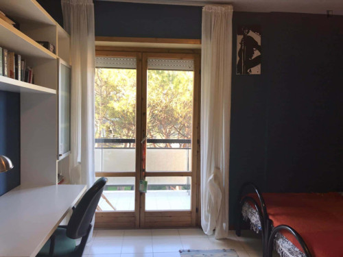 Room in Via Trasaghis, Roma for 61 m² with 2 bedrooms