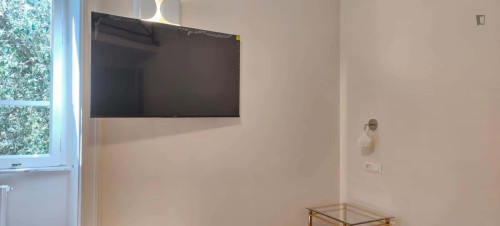 Room in Via Luigi Settembrini, Roma for 61 m² with 2 bedrooms