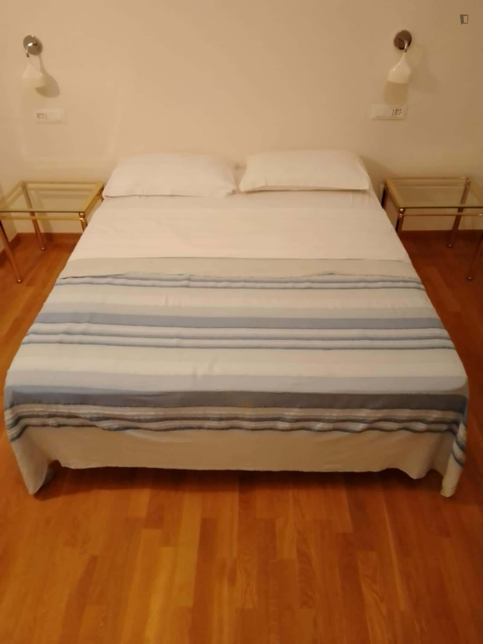 Room In Via Luigi Settembrini, Roma For 61 M² With 2 Bedrooms - 1