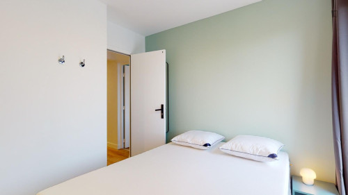 Inviting double bedroom near Square Robespierre in Ivry Sur Seine